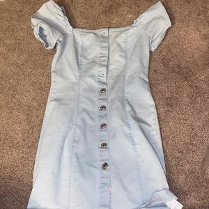 Donating 11/1 Light blue denim jean dress